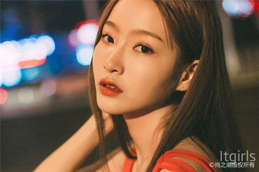 橘色系妆容怎么画好看,重点放在眼妆腮红及唇妆三部分 化妆 化妆技巧 第3张 橘色系妆容怎么画好看,重点放在眼妆腮红及唇妆三部分 化妆 化妆技巧 第3张