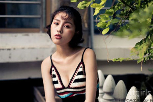 眼影不显色怎么办，小技巧让你轻松上色  化妆 眼影 第2张