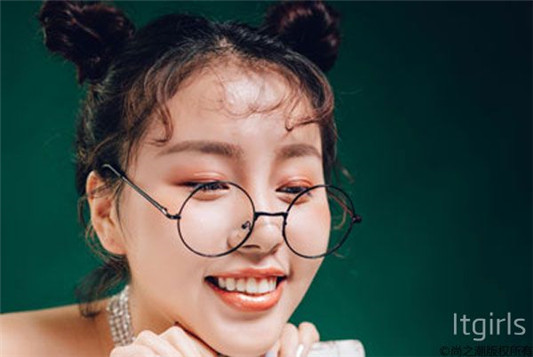 拯救塌鼻子化妆术，轻松拥有立体小翘鼻