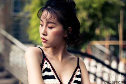 夏天如何化妆不脱妆，出游再也不怕花妆了