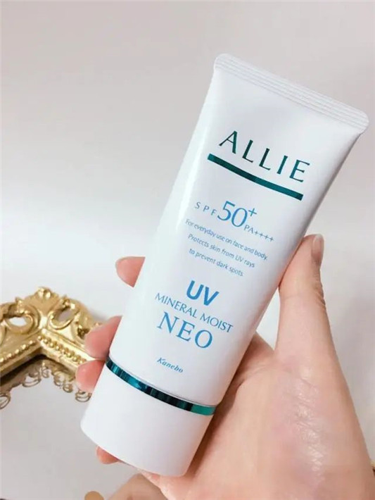 口碑炸裂的几款防晒霜大测评，从平价到大牌  防晒霜 第4张