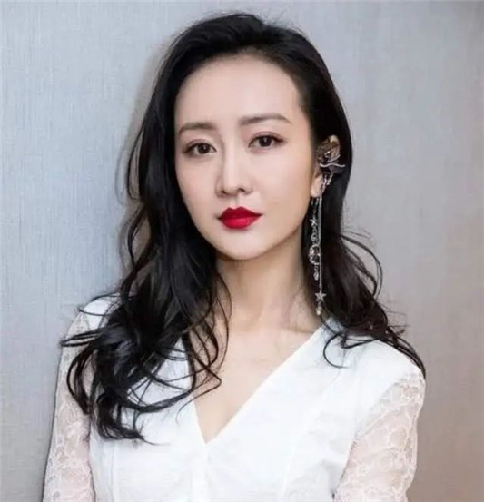 黄皮女生用什么口红显白「阿玛尼415惊艳 雅诗兰黛333首选」