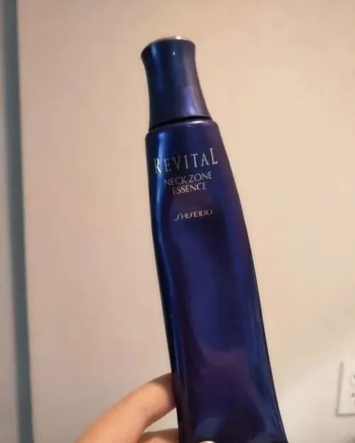 别让颈纹暴露了年龄,这5款颈纹霜去颈纹很有用 颈纹 颈纹霜 第2张 别让颈纹暴露了年龄,这5款颈纹霜去颈纹很有用 颈纹 颈纹霜 第2张