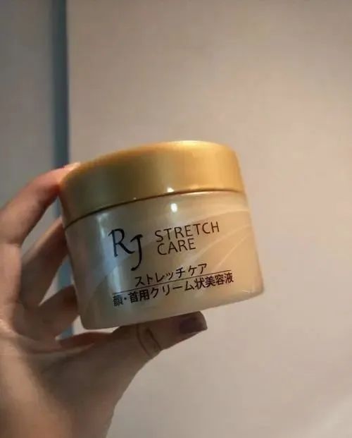 别让颈纹暴露了年龄,这5款颈纹霜去颈纹很有用 颈纹 颈纹霜 第3张 别让颈纹暴露了年龄,这5款颈纹霜去颈纹很有用 颈纹 颈纹霜 第3张