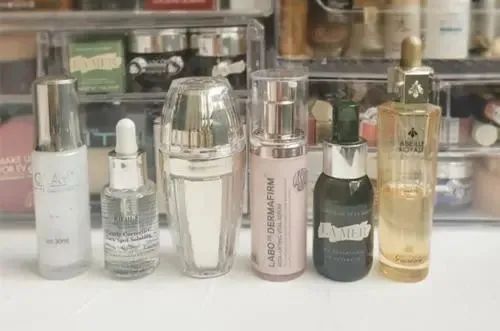 6款精华推荐「德妃虾青素精华质地清爽 想美白用小白瓶」