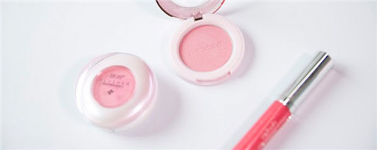 先用散粉还是腮红