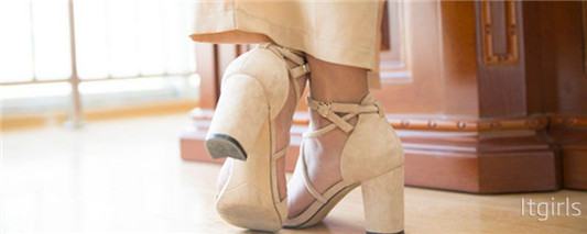 穿凉鞋如何保养脚  护肤技巧 第2张