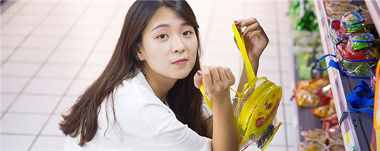 头发干枯能拉直板吗