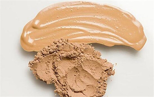 长期用粉底液危害皮肤吗，怎样避免伤害