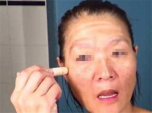 长期用粉底液危害皮肤吗，怎样避免伤害  粉底液 彩妆 第3张