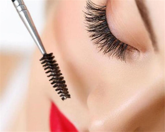 经常涂睫毛膏睫毛会变长吗?睫毛会掉吗?