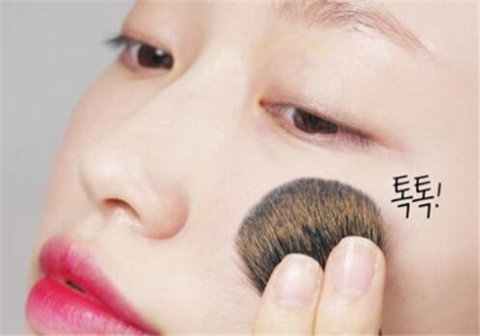 疫情下戴口罩怎么不沾粉底,防止口罩蹭粉底方法 口罩 粉底 彩妆 第5张 疫情下戴口罩怎么不沾粉底,防止口罩蹭粉底方法 口罩 粉底 彩妆 第5张