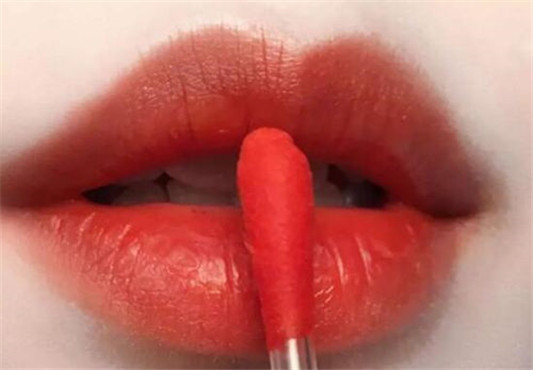 浮气Fomomy烟盒唇釉怎么样,色号试色测评 浮气 Fomomy 烟盒唇釉 彩妆 第3张 浮气Fomomy烟盒唇釉怎么样,色号试色测评 浮气 Fomomy 烟盒唇釉 彩妆 第3张