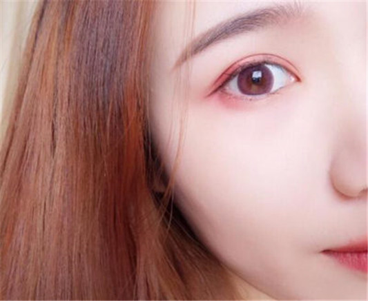 盘点近期流行的温柔风眼妆怎么画，三个教程分享