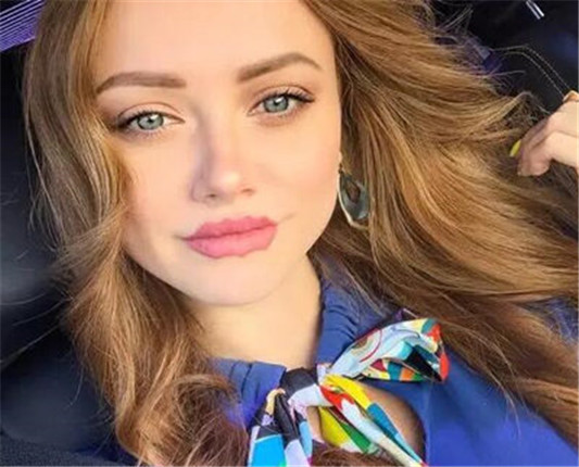 国外最近流行的**浪魔鬼唇形怎么画 魔鬼唇形 彩妆 第2张 国外最近流行的**浪魔鬼唇形怎么画 魔鬼唇形 彩妆 第2张