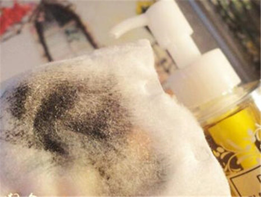 卸妆油怎么用才不会闷痘，卸妆油正确用法分析  卸妆油 彩妆 第5张