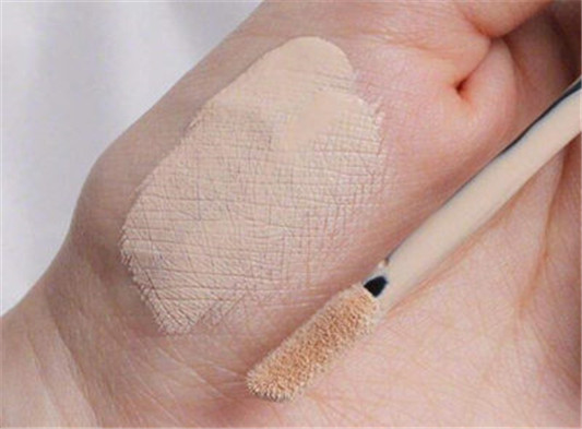 阿玛尼**和权力优点，分别适合什么肤质  阿玛尼 粉底液 彩妆 第4张