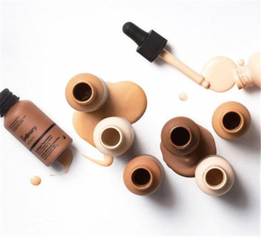 干皮适合气垫还是粉底液好用呢  干皮 气垫 粉底液 彩妆 第4张