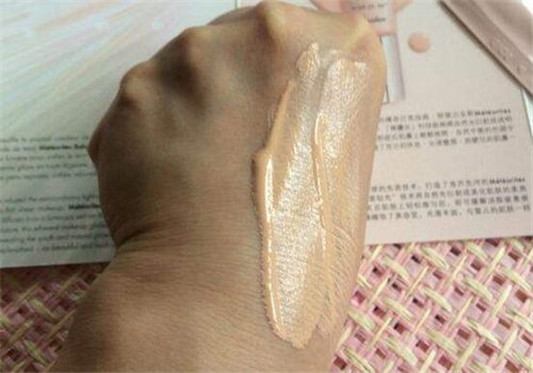 涂素颜霜之后要涂什么妆效会更好  素颜霜 妆效 彩妆 第3张