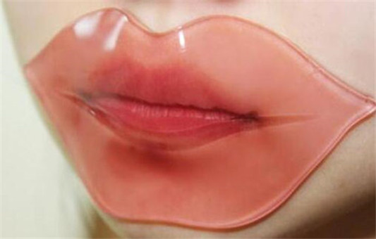 一涂口红就脱皮怎么办 几个小妙招解决 口红 脱皮 小妙招 彩妆 第7张 一涂口红就脱皮怎么办 几个小妙招解决 口红 脱皮 小妙招 彩妆 第7张