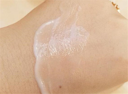 一擦粉底脸上就有颗粒怎么办 6个方法解决 粉底 彩妆 第2张 一擦粉底脸上就有颗粒怎么办 6个方法解决 粉底 彩妆 第2张