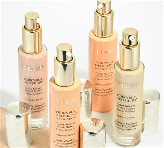 By Terry粉底液好用吗，精华粉底色号怎么选色