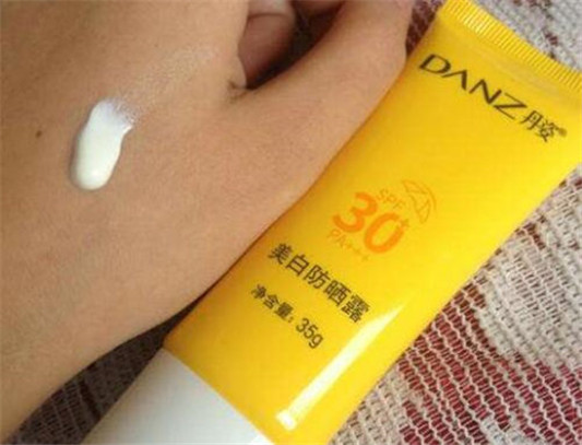 擦bb霜之前要擦隔离吗或者防晒霜  bb霜 隔离 彩妆 第4张