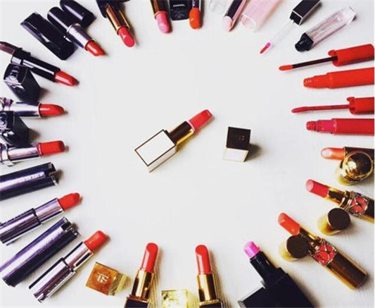 口红保质期一般多久，过期了还能用吗
