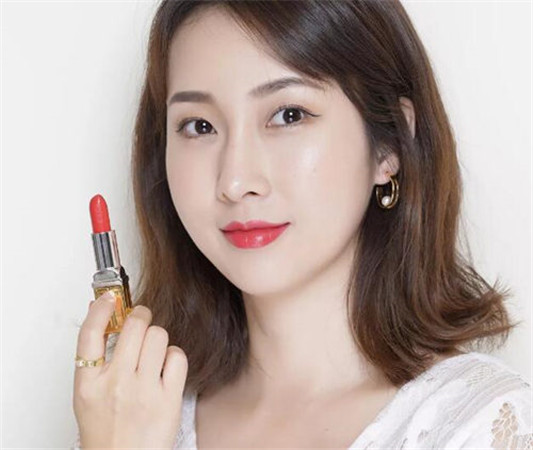 Elizabeth Arden伊丽莎白雅顿唇部彩妆怎么样啊 伊丽莎白雅顿 唇部 彩妆 第2张 Elizabeth Arden伊丽莎白雅顿唇部彩妆怎么样啊 伊丽莎白雅顿 唇部 彩妆 第2张