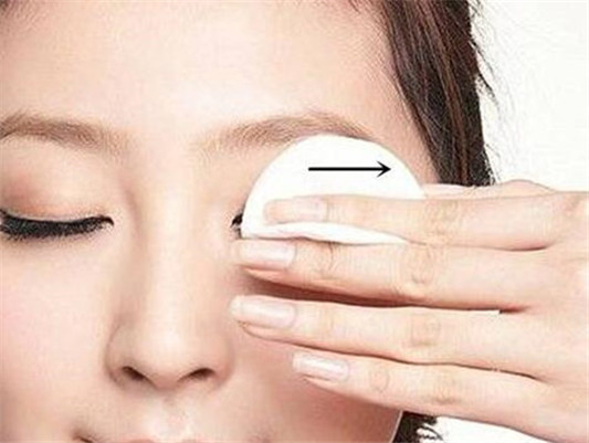 内眼线卸不干净怎么办 几个小技巧值得学习  内眼线 卸妆 彩妆 第3张