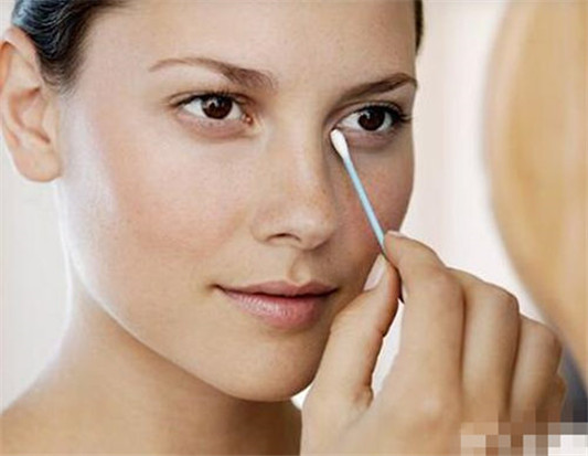 mistine的眼线晕染严重是真的么 眼线晕妆怎么补救 眼线 mistine 晕妆 彩妆 第4张 mistine的眼线晕染严重是真的么 眼线晕妆怎么补救 眼线 mistine 晕妆 彩妆 第4张