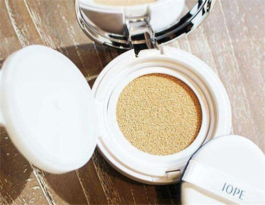 IOPE艾诺碧气垫色号区别，优缺点分析  气垫 IOPE 艾诺碧 彩妆 第2张