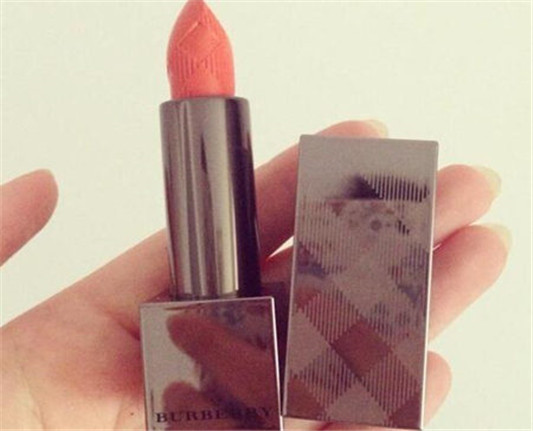 burberry口红真假辨别 这几点大不同 burberry 口红 真假 彩妆 第3张 burberry口红真假辨别 这几点大不同 burberry 口红 真假 彩妆 第3张