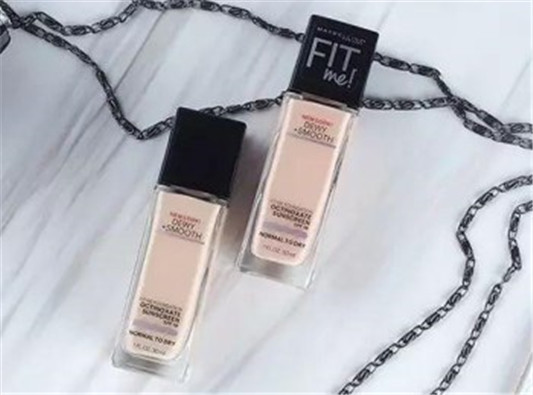 美宝莲和露华浓粉底液哪个好用