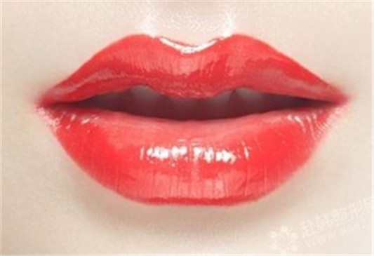怎么化妆让嘴巴变小 教你自然缩小嘴巴真实有效  嘴巴 变小 方法 彩妆 第2张
