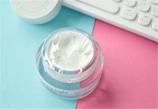 素颜霜伤害大还是bb霜 哪个用着效果好呢