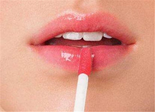 2018年最火3款唇妆画法赶紧get√  唇妆 画法 2018 彩妆 第2张