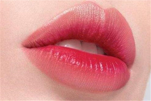 2018年最火3款唇妆画法赶紧get√  唇妆 画法 2018 彩妆 第5张