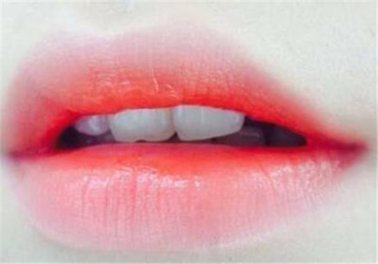 一支口红怎么涂咬唇妆 超简单的三种涂法