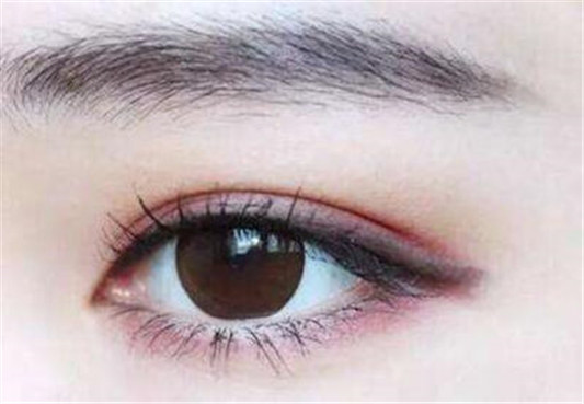 厚眼皮怎么变薄小窍门有哪些 可以尝试这几个  厚眼皮 变薄 小窍门 彩妆 第2张