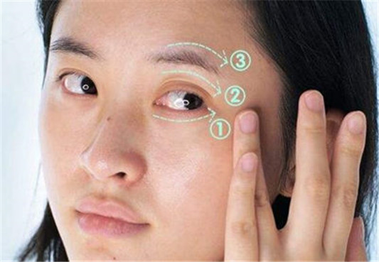 厚眼皮怎么变薄小窍门有哪些 可以尝试这几个  厚眼皮 变薄 小窍门 彩妆 第4张