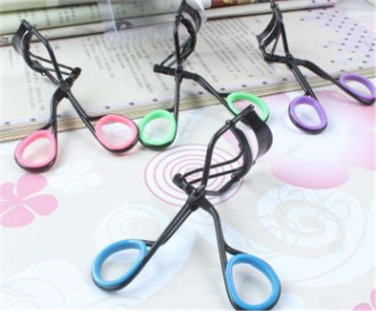 化妆新手必备7种化妆品 新手入门化妆顺序  新手 必备化妆品 彩妆 第2张