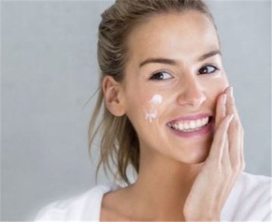 防晒后可以直接散粉吗 散粉正确上妆顺序 防晒 散粉 上妆顺序 彩妆 第2张 防晒后可以直接散粉吗 散粉正确上妆顺序 防晒 散粉 上妆顺序 彩妆 第2张