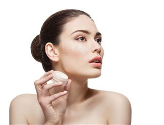 防晒后可以直接散粉吗 散粉正确上妆顺序 防晒 散粉 上妆顺序 彩妆 第3张 防晒后可以直接散粉吗 散粉正确上妆顺序 防晒 散粉 上妆顺序 彩妆 第3张