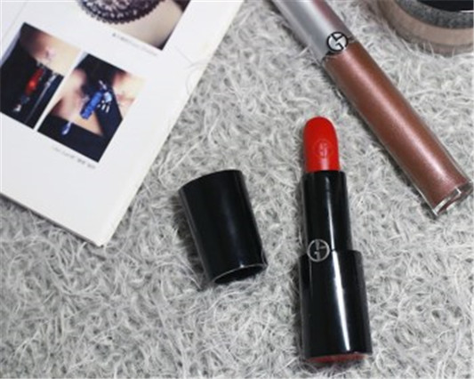 阿玛尼口红怎么拆内芯 口红拆卸方法