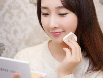 素颜霜后可以用腮红吗 怎么让素颜霜更持久  素颜霜 腮红 彩妆 第5张