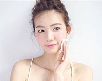 散粉用洗面奶能洗掉吗，散粉的正确使用方法  散粉 洗面奶 使用方法 彩妆 第3张