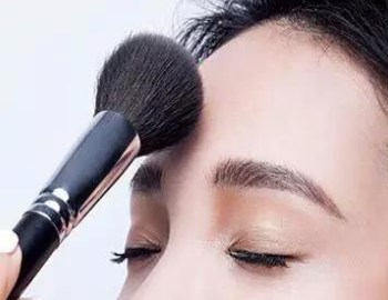 蜜粉跟散粉有什么区别，教你分清适合用哪种