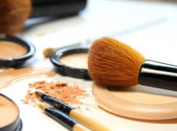 用了粉饼还要用散粉吗，深入解析粉饼散粉  粉饼 散粉 彩妆 第2张