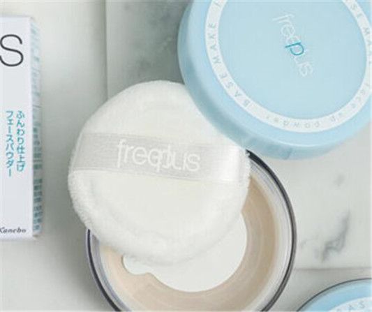 什么定妆粉好用不脱妆 几款口碑不错的品牌推荐  定妆粉 脱妆 彩妆 第3张